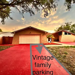 Holiday home Vintage Family Scape + Heated Pool&discount